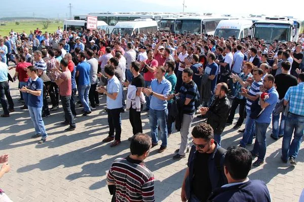 İşçiler sendikadan istifa ettiler