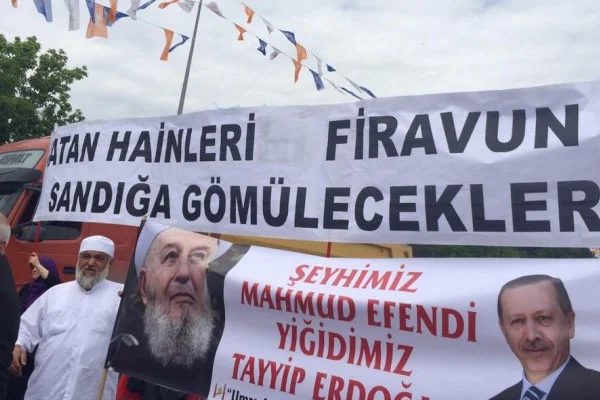 İsmailağa Cemaati ilahilerle Yenikapı'ya yürüdü