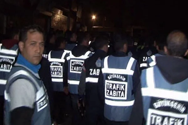İstanbul'da gece yıkım operasyonu