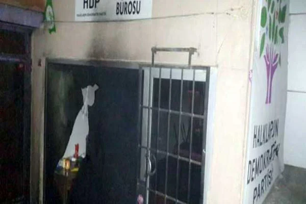 İstanbul'da HDP bürosuna saldırı