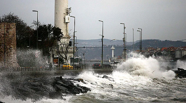 İstanbul'da şiddetli fırtına