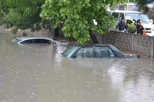 İstanbul'un yanı başını sel aldı