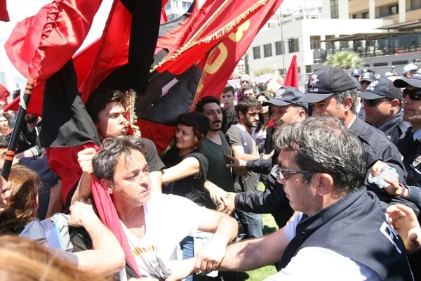 İzmir'de 1 Mayıs olayları: 5'i polis 7 yaralı