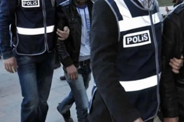 İzmir'de HDP il yöneticileri gözaltına alındı