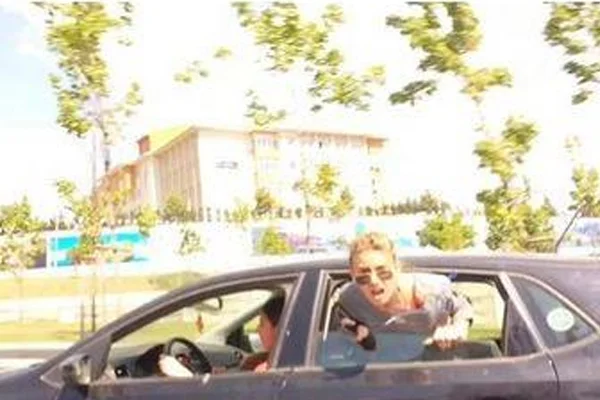 Kadıköy'de başörtülü kadınlara hakaret