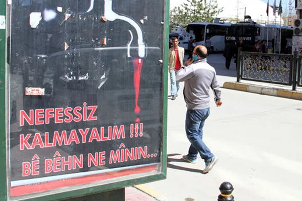 Kanlı musluk billboardları değiştirildi