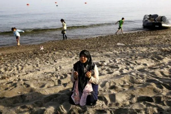 Karaya çıkar çıkmaz namaz kıldılar
