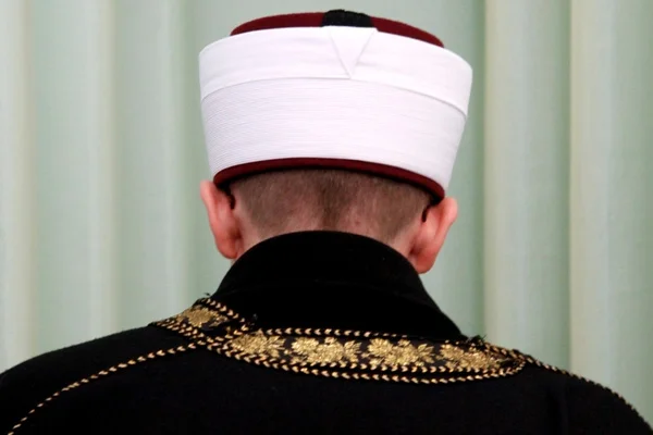 Mezhep imamlarının görüşü hadislerin önüne mi geçiyor?