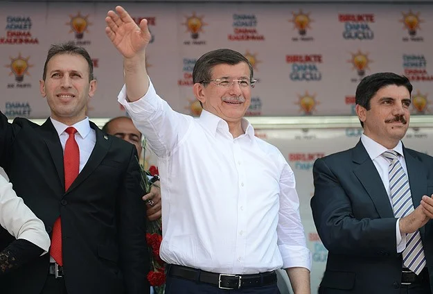 'Milletle kendileri arasına uçurum açıyorlar'