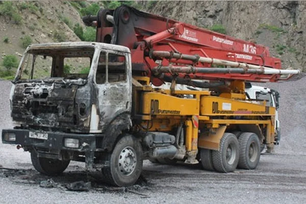 PKK Bingöl'de iş makinası yaktı