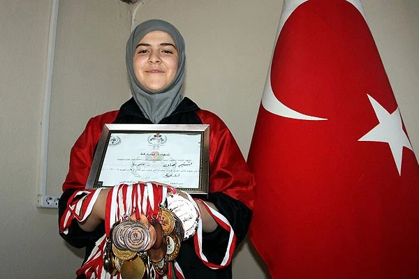 Suriyeli sporcunun vatandaşlık sevinci