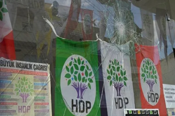 Üç kentte HDP'ye saldırı