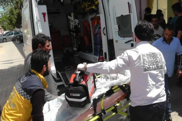 Yurtta kalan kızlar 3 görevliyi bıçakladı