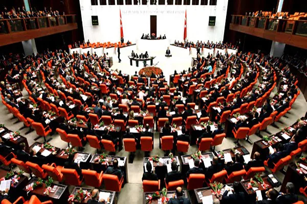 3 HDP'li yemin etmedi