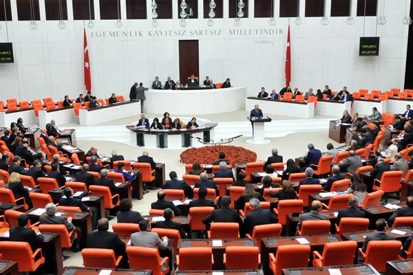 AK Parti'den 'vekil sayısı artırılsın' teklifi