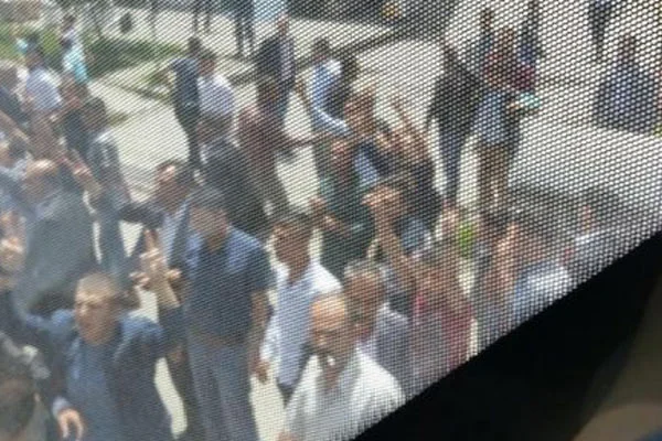 AK Partililere bıçaklı saldırı