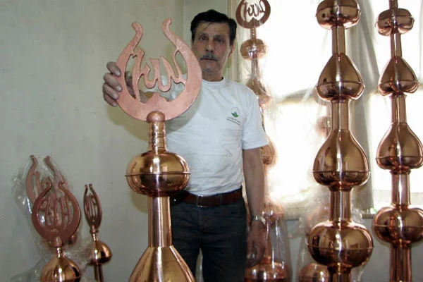 'Alem' ustası dünya camilerini süslüyor