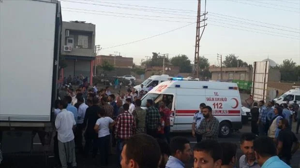 Askeri araç devrildi, çok sayıda yaralı var