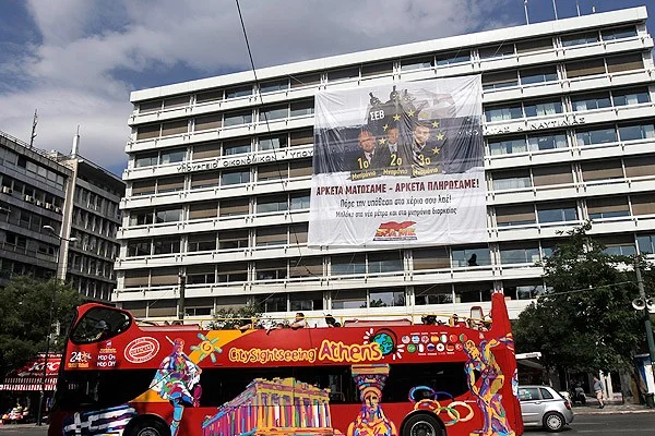 Atina'da Maliye Bakanlığı işgal edildi