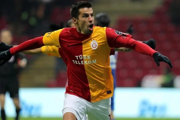 Baros, imzayı attı