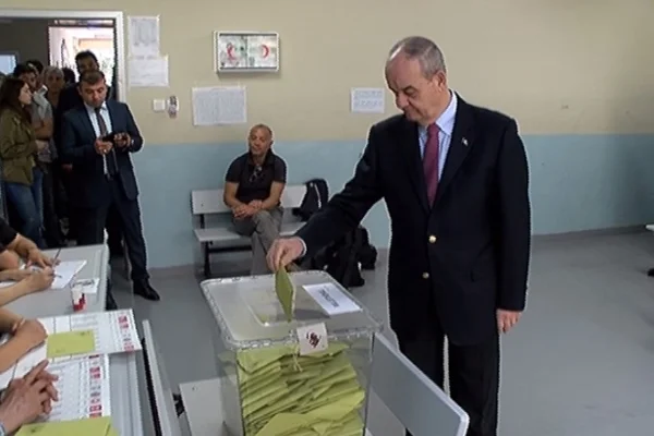 Başbuğ: Baraj sorunu tarih olmalı