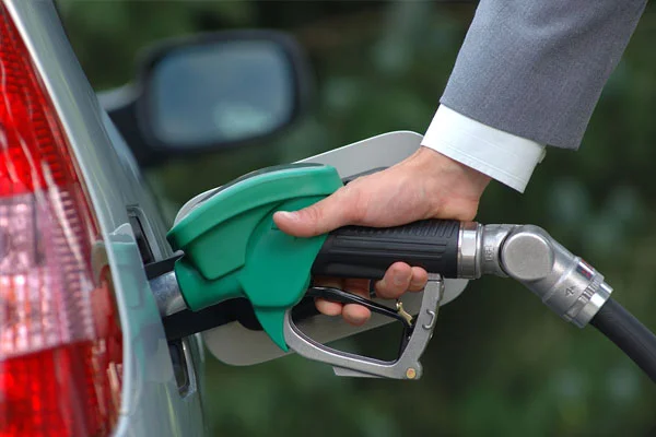 Benzine yine zam geldi