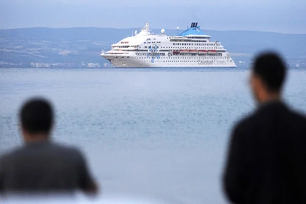Boğazda yolcu gemisiyle tanker çarpıştı
