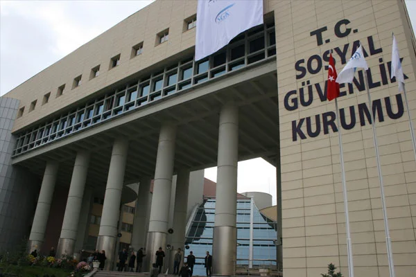 Çalışan anneye 300 euro destek