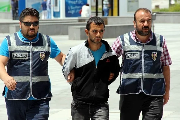 Cami'den yardım paralarını çaldı