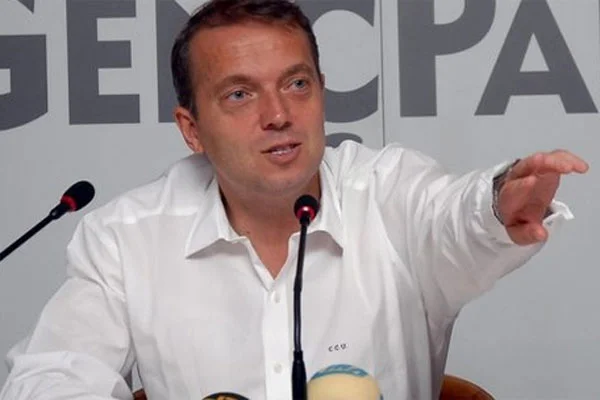 Cem Uzan siyasete mi dönüyor?