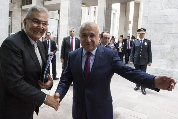 Cemil Çiçek, görevini Baykal'a devretti