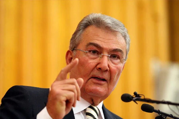 CHP'de Baykal'a iki itiraz