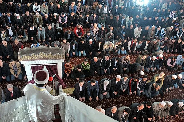 Cuma hutbesinin konusu 'ırkçılık'