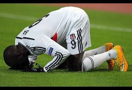 Demba Ba veda etti