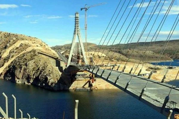 Doğunun boğaz köprüsü gönülleri birleştiriyor