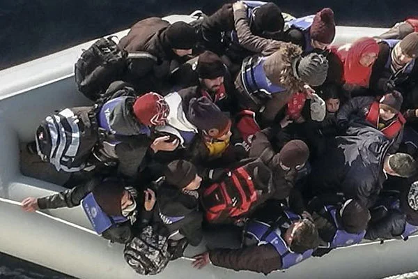 Ege'de 275 göçmen ölümden döndü