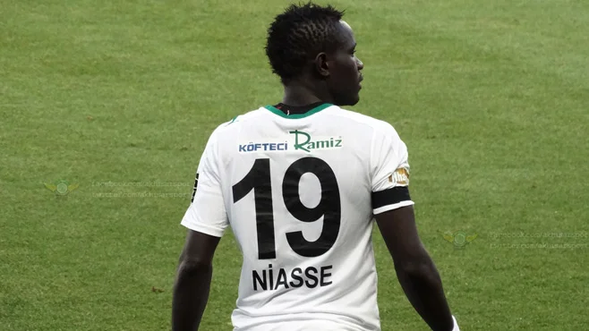 Galatasaray, Niasse'ye imzayı attırdı