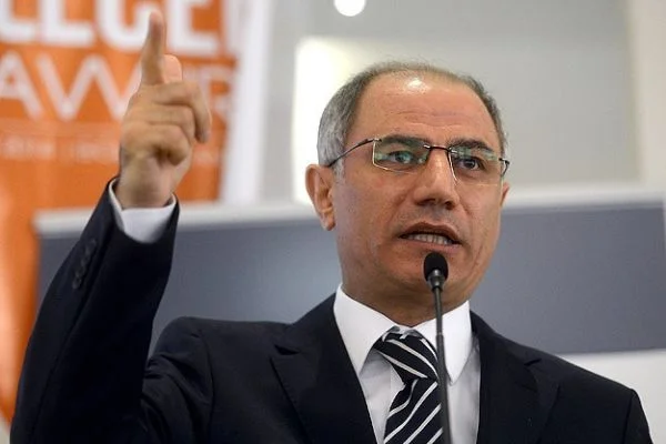 Gülen'in kitabını göstererek isyan etti