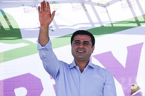 HDP mitinginde patlama