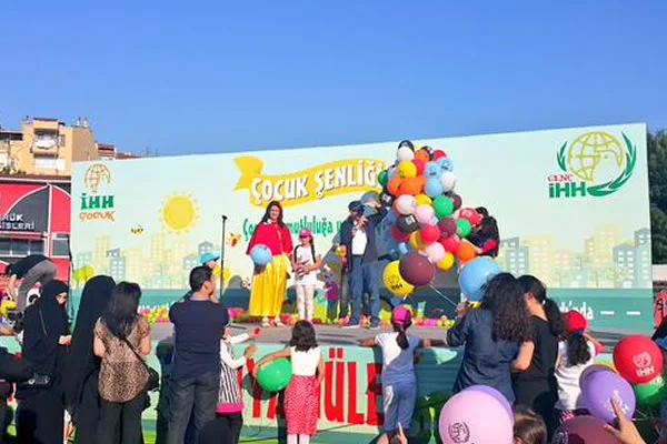 İHH, Fatih'te 'Çocuk Şenliği' düzenledi