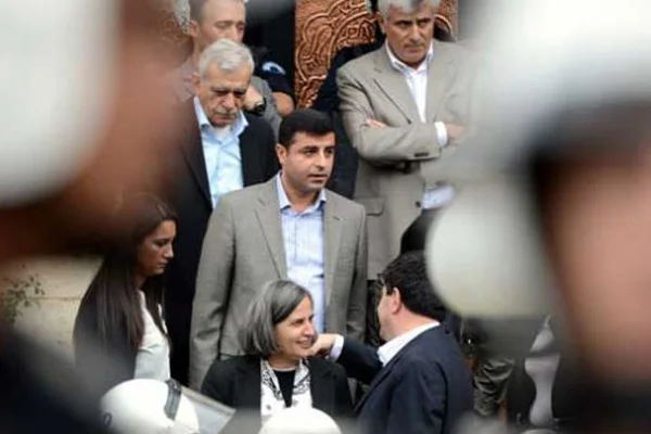 İki polis Demirtaş'ı adım adım izleyecek