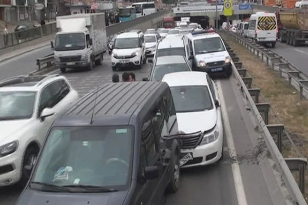İstanbul'da 11 araç birbirine girdi