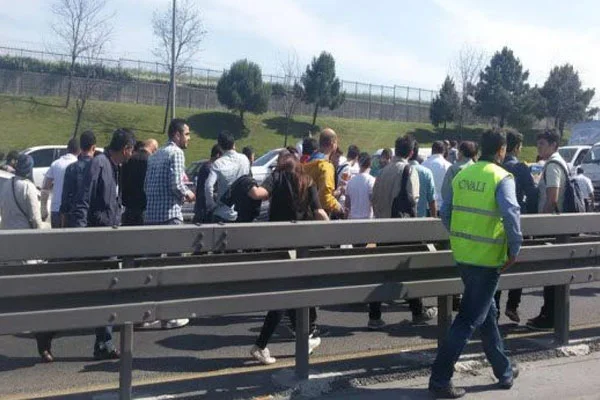 İstanbul'da metrobüs yolunda kaza