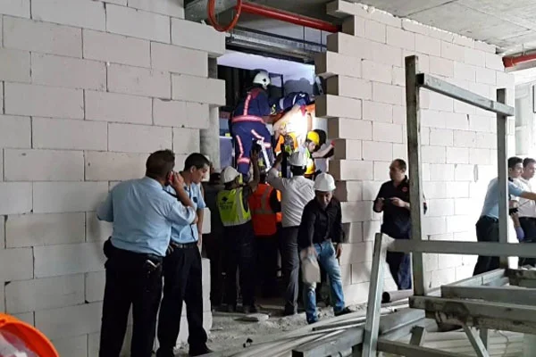 İstanbul'da plaza inşaatında asansör faciası