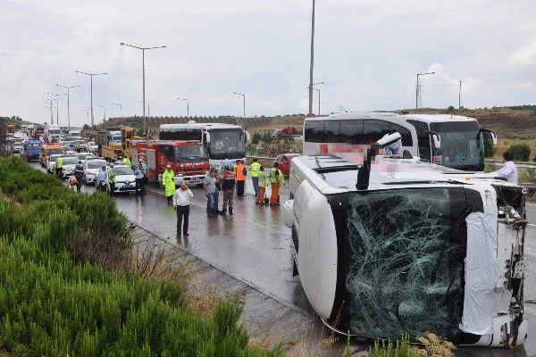 İzmir'de büyük kaza: 46 yaralı