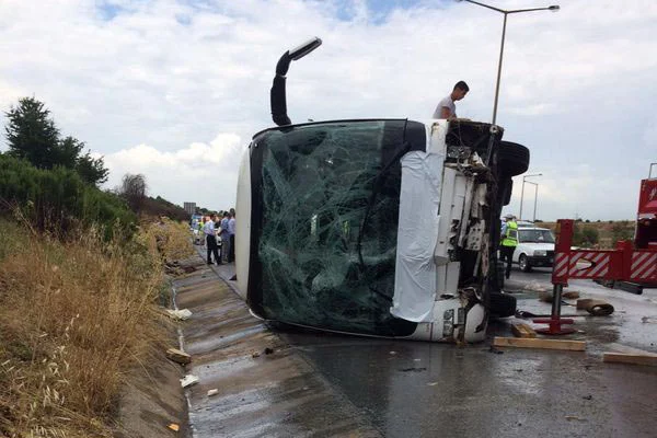 İzmir'de feci kaza: 46 yaralı