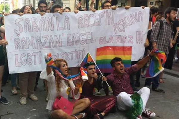 LGBT pankartına suç duyurusu