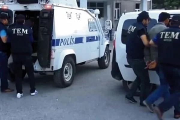 Liseli kızı PKK'ya götürürken yakalandılar