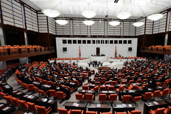 Meclis'e yeni oturma düzeni