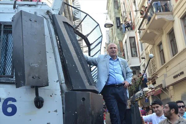 Milletvekili Toma'nın üzerine çıktı